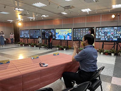 google meet 視訊會議  字卡 開框  線上多地連結  機現場拍攝 導播台