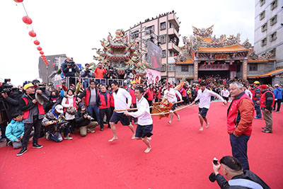 跳港活動  神明淨港 勇士跳港祈福 扛轎跳港  新點子錄影傳播